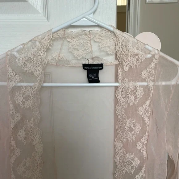 Sheer cream lace top - Picture 2 of 6